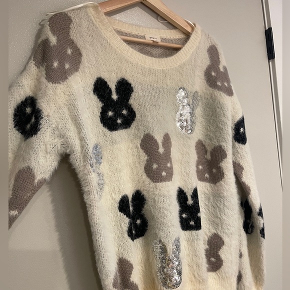 Debut - Oversized Fuzzy Bunny Sweater Size M - Picture 4 of 6